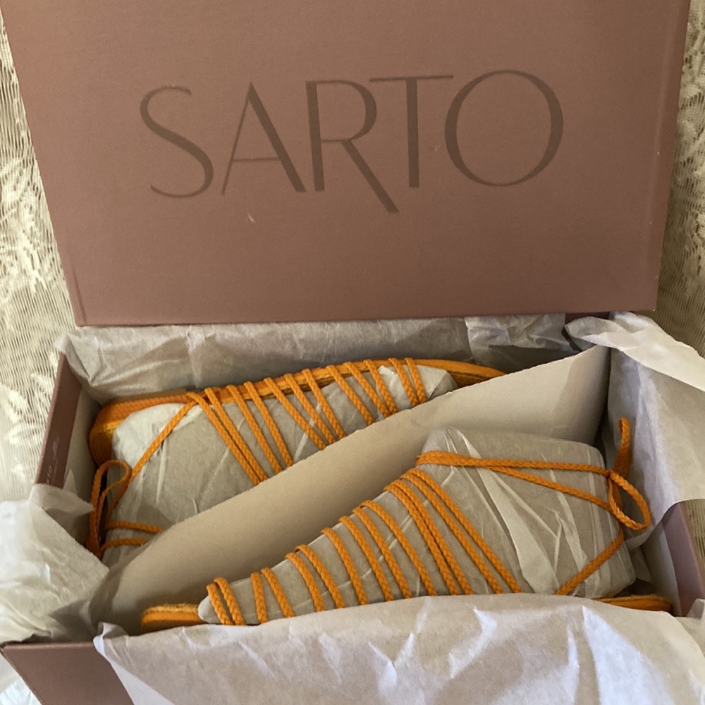 NWT! Sarto Lace Up Sandal Size 7